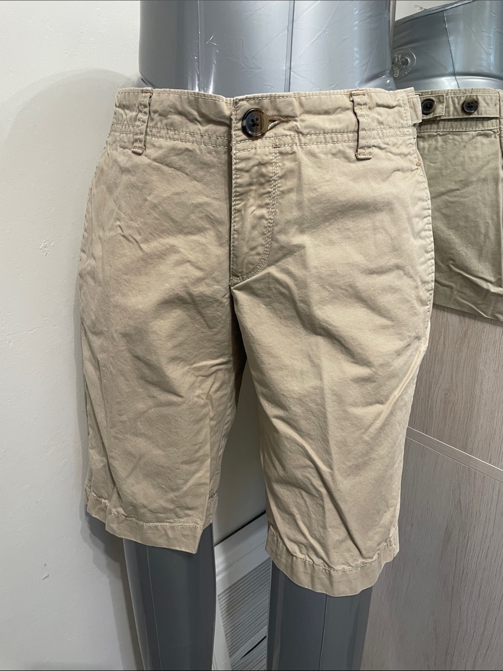 Old Navy Women’s Khaki Flat-Front Chino Shorts
